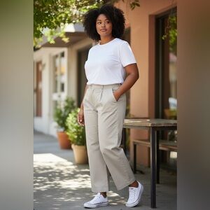 Larry Levine Woman Stretch Pants Khaki 14W NWT Cropped